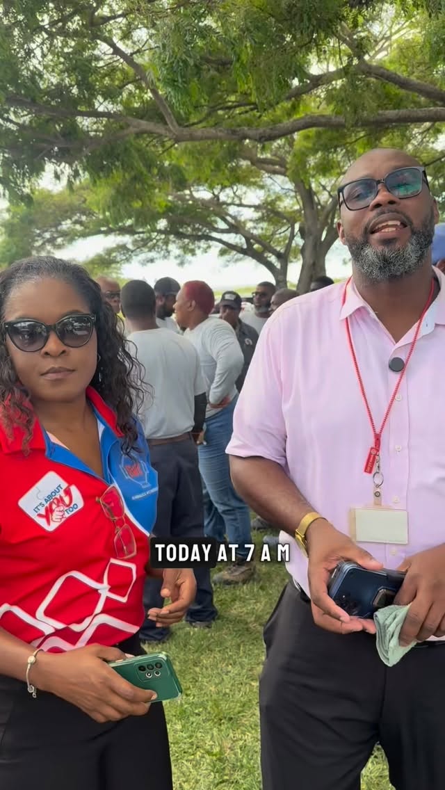 Over 200 workers stood shoulder to shoulder this morning. Frustrated, united, and determined.
This is what Collective Bargaining looks like in action.
The real power of unity is revealed when we put aside our differences and stand together for one cause: BETTER CONDITIONS and a FAIR PIECE of the pie.
Not just for ourselves, but for every worker. ✊🏽
#BWU #WorkersSolidarity #UnityInAction #barbadosworkersunion #cowilliams #constructionsector #barbadosnews