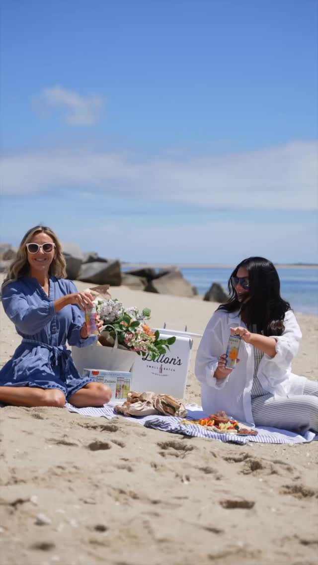 As the weather cools down, we can’t help but miss these warm summer days with Dillon’s ☀️🎥
Videography for #BlueSevenClient | @dillonsdistillsus
#bluesevenstudio #blueseven #photography #bostonsocialmediamanager #videography #reelvideographer