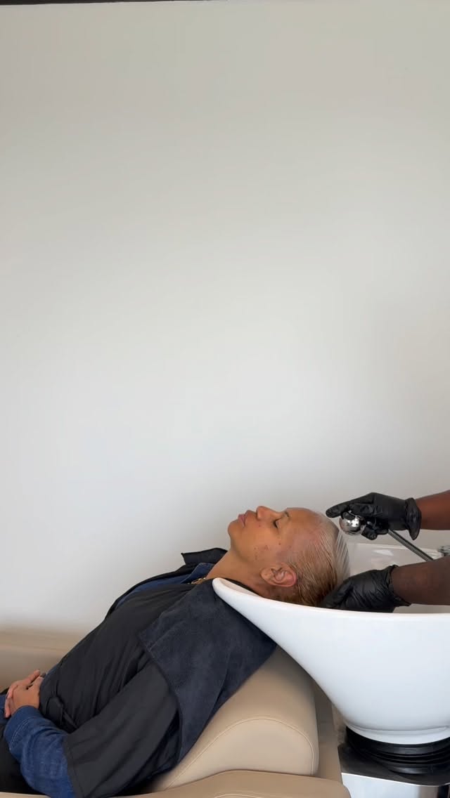 POV: You just got your blonde silk press + hydration rejuvenated steam treatment 👏💅
That bounce? That shine? That luxury?! ✨
We don’t do basic — we do blonde & boujee 💛
Tap the link in bio and book your next press x hydration rejuvenation steam treatment before it’s fully booked 🔥