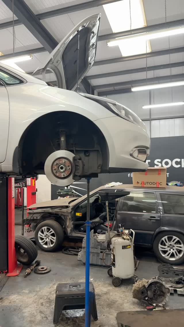 Behind the scenes of a clutch replacement 🔧 #TheLostSocket #Clutch #ClutchReplacement