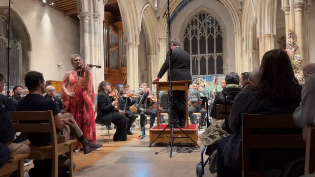 Lark Ascending…
A shortened for Instagram (but still wayyy too long for the format) video of one of the musical highlights of my year so far with the wonderful @lgsorch
It was a true privilege to play alongside so many beautiful and supportive friends. I couldn’t have asked for a more lovely group of people cheering me on both in the orchestra and the audience. Took a bit of a leap saying yes to this concert, having not performed solo with an orchestra for about 15 years!
Learning a new solo alongside my regular gigs was definitely a challenge but one that was hugely rewarding. Not only was it so good for my playing and practice but also so fulfilling to achieve something like this when I could easily have said no.
My aim was to capture the mood of the piece in the time it was written. The storytelling is so immense, which is why it’s become such a popular classic I think.
If you’ve the patience to stay until the end, please enjoy the audience not knowing when to clap!
What a joy, hope these snippets show various light and shade ❤️ thanks for every message of support before the concert, means a lot to know other believe in you when you’re feeling the nerves!
Thanks @phoebesnelling and @adventuresofchristopherb for steering the ship ❤️
#larkascending #lgso #orchestra #soloviolin #barbican #stgiles