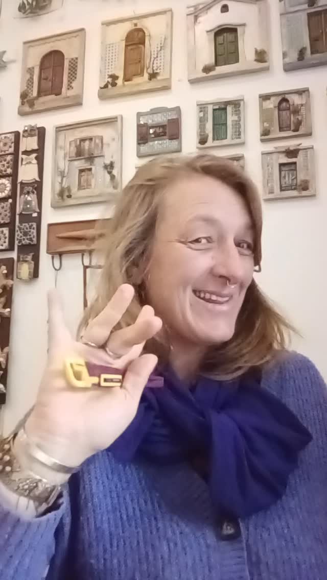 Hi!
Today the new stickers arrived!
I will be sticking them everywhere i go!
So keep your eyes open and if you see one, tag me! #tobecontinuedconcept
#tobecontinuedstickers #stickers #growingbrand #succes #tagme #tobecontinuedconcept