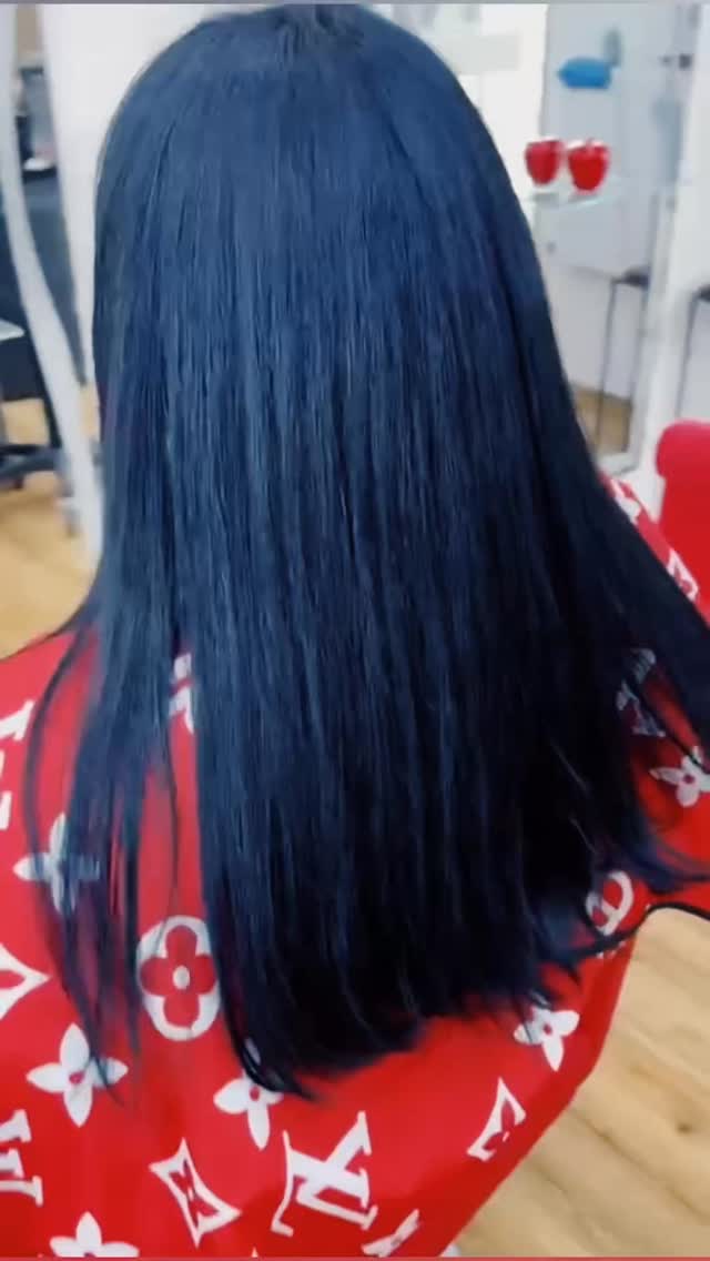 So ein schöner Glanz in den Haaren ✨
Erlebe jetzt das Glow & Repair Ritual - exklusiv in deinem KUZ Salon 💛
Such a beautiful shine ✨
Experience the Glow & Repair Ritual - exclusively at your KUZ salon 💛
#glow #repair #ritual #luxuryhaircare #cellulamadre #insalon #kuztoyourhair💋 #kuzdiprimavera