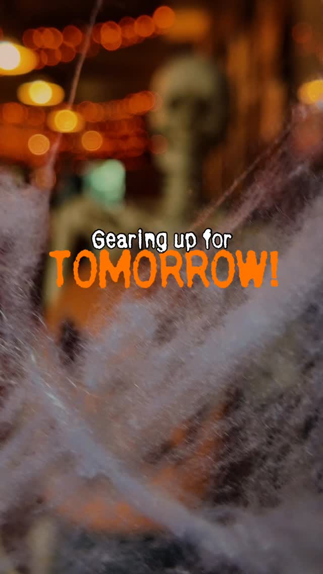 Gearing up for our most haunted night of the year.
Tomorrow: drinks, drama, & dangerously good costumes.
🎃 $65 open bar • $10 apps • vibes all night. #halloweenparty #astoriahalloween #thepomeroy