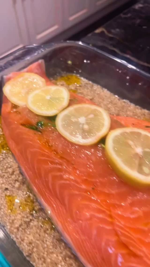 ✨MEAL PREP MAGIC: SALMON EDITION ✨
This week’s wellness win: Herb-stuffed baked salmon with quinoa 💚
We’re talking parsley, basil, thyme, spinach, garlic, feta, chives, and a big ol’ squeeze of lemon 🍋 — basically, the garden got invited to dinner and said YES.
🌿 Health perks? You bet:
✔️ Omega-3s for brain + heart
✔️ Quinoa = protein + fiber power
✔️ Herbs & greens to boost immunity
✔️ Feta = the creamy balance we all deserve
💡 Meal prep tip:
Prepare the quinoa & stuffing the night before, so all you need to do is stuff, pop & bake, while pretending you’re on a cooking show.
True story: I’m always trying to convert my crew into salmon fans and… drumroll… they LOVED this. Like, plates cleared, compliments flying, salmon skeptics converted. 🙌🐟
✨ Wanna try it?
Comment “recipe” or drop a 🐟 below and I’ll DM you the full recipe!
#SoraEatsWell #MealPrepGoals #WellnessWithFlavor #SalmonSavesTheDay #StuffedWithLove #SoraWellBarEats