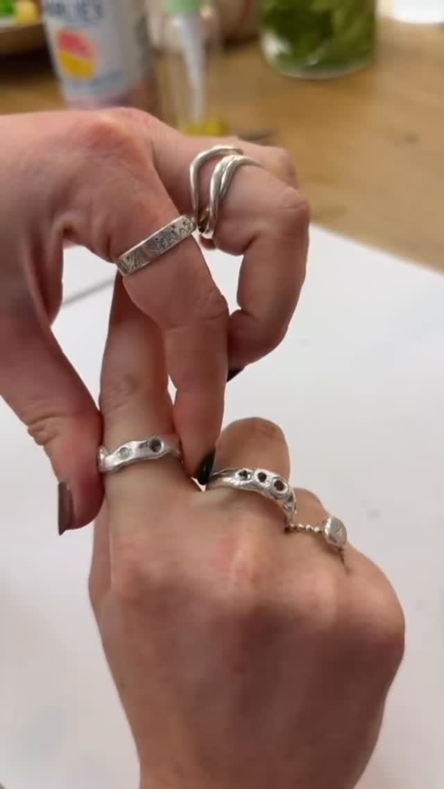 🇳🇱What if your souvenir from Amsterdam was a handmade ring? Join our jewelry making experience in the heart of Amsterdam. 💍
#vondelpark #amsterdam #edelsteen #thingstodoamsterdam #goudsmid #workshop #experience