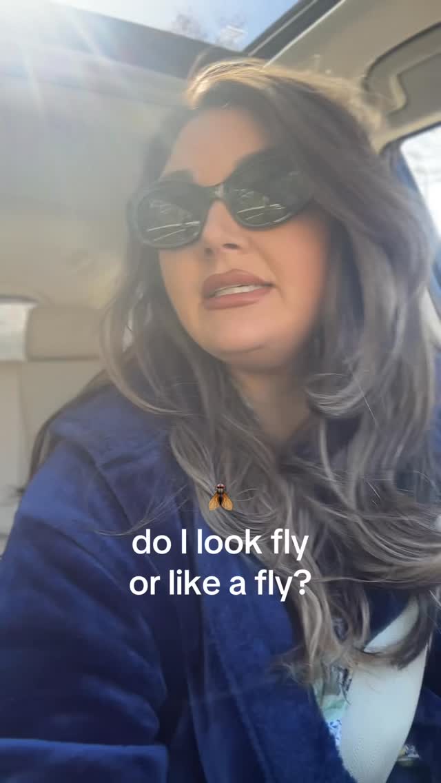 A very cute fly tho, right? #chronicallyfabulous #randomthoughts #90svibe #90ssunglasses