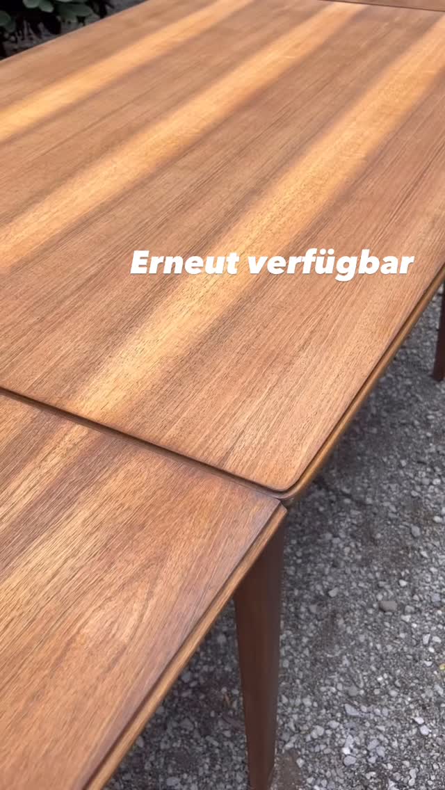 refinished another one of these beautiful #midcenturyvintage extendable tables with an even more stunning #woodgrain - please contact me for more details if you are interested to purchase.