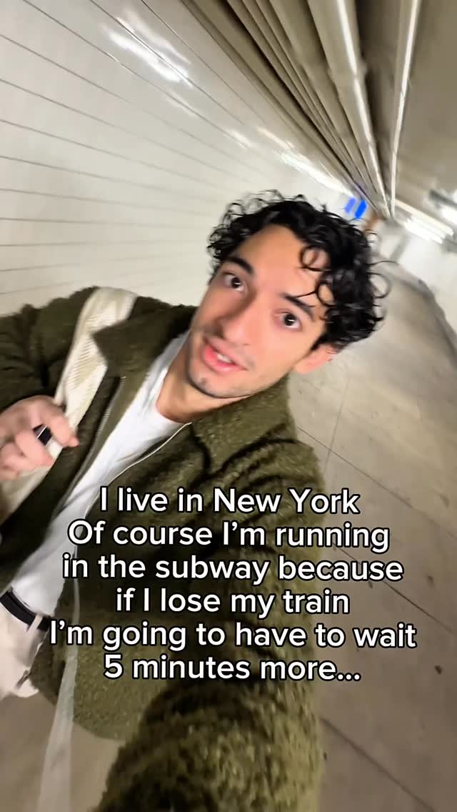 Running in the subway is my passion. No way I’m getting Kate to work
#nyc #subway #rushhour