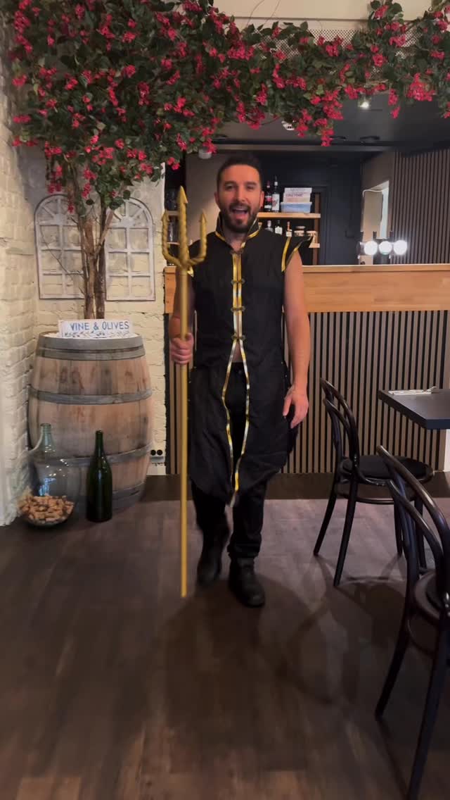 🎭 Step into a night where Greek gods meet Halloween magic!
From Medusa’s gaze to Poseidon’s waves — we’re serving a 4-course menu, mystical cocktails, and live music for the occasion.
No dress code — but don’t be surprised if you find yourself surrounded by goddesses and legends.
✨ Book your table now and let the myth unfold at Vine&Olives.
📍Bygdøy Allé 62, Oslo
🔗 Link in bio to reserve your place before it’s gone!
#VineAndOlives #HalloweenEvent #GreekMythology #OsloEvents #GreekRestaurant #LiveMusicOslo #OsloFoodies #GreeceMeetsOslo #MedusaNight #PoseidonVibes