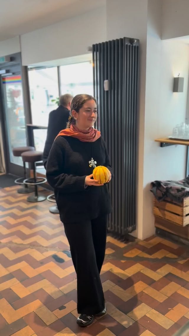 Wusstest du eigentlich schon, dass du 50 Rappen Rabatt kriegst, wenn du deinen eigenen Becher mitbringst?
Happy Halloween 🎃!
Das gilt auch fürs Bahnhofscafé @kaffeemacherbahnhof
#halloween #pumpkin #togo #coffee #basel