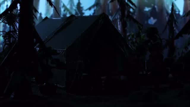 Noen av de fineste folkeeventyrene våre kommer fra skogen.🌲 Det er i skogen du finner troll, freser og tryllestaver. Men hvor kommer eventyrene fra? Finnes det magi? Og hvorfor finnes det tryllestaver der du minst venter det? ✨ Det vil vi finne ut, sammen med Trevokterne … og alle barn i hele landet. 🌍 Ta kontakt med oss dersom du ønsker tryllestav-verksted, foredrag eller et eventyrlig undervisningsopplegg til skolen din!