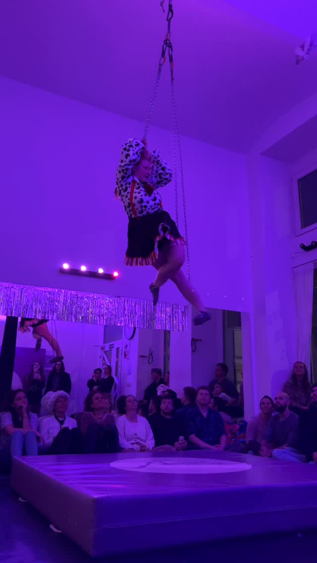 Still thinking about our last (thriller) halloween open stage night!🎃
Thank you to everyone involved - whether performer, organizers, team or audience, without you it wouldn’t have been the same👻
As many know, donations at our events are used for our community fund. This time 561,50€ were collected for the fund!🫶
#openstage #aerialstudio #aerialsilks #aerialhoop #aerialtrapeze