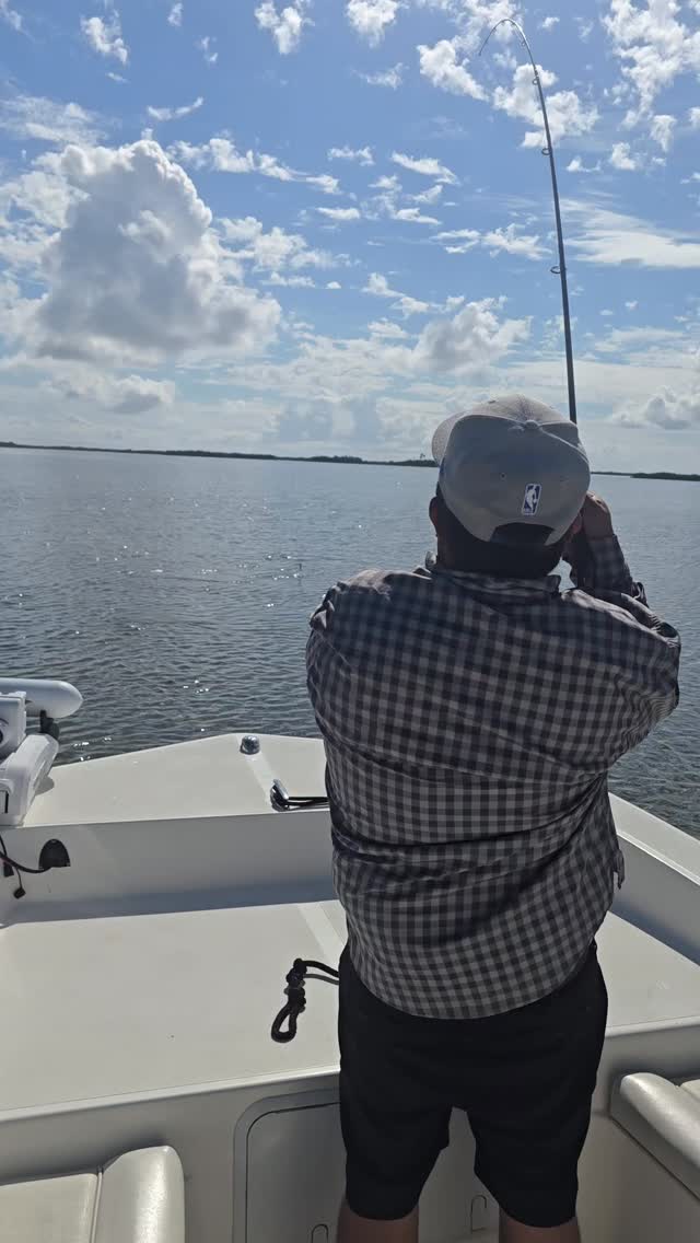 KTO RODS putting the smack down on some big reds!!!! #buckedupapparellc #coderedfishingcharters #floridalife #floridafishing #floridafishingproducts #newsmyrnabeach #mosqutiolagoon #4horsemancorks #sordknives #xtratufboots #kto_customrods #turtleboxaudio www.coderedfishingcharters.com
