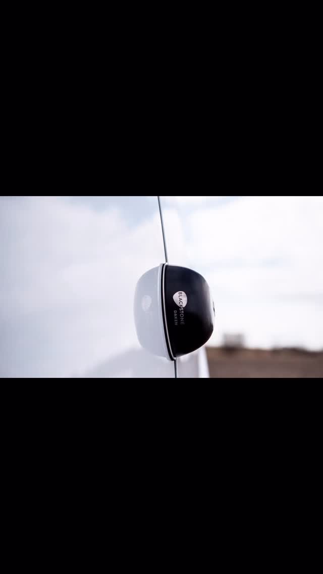 Hiphop + Blackstone = sant 🎤🔥
Yes — vi gick dit.
Vi har släppt en hiphop-låt om våra Blackstone-lås till skåpbilar.
Varför? För att tjuvar ska fatta att vi menar allvar — och för att säkerhet får låta fett också. 😎
🎧👉 Maxa volymen och lyssna!
Blackstone. Skyddar verktygen som betalar din vardag.
#BlackstoneLås #WorkVanProtection #HiphopVibe #SäkraSkåpbilen #IngaVerktyg #SäkerhetMedAttityd