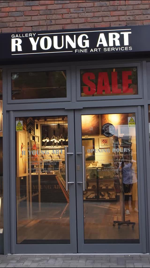 Step through the door and into a world of art, light and imagination. Take a look inside our gallery 🖼️ 🎨
#henelyartstrail #artrichmond #artsociety #wokingham #wokinghamart #contemporaryart #artcollectors #interiordesign