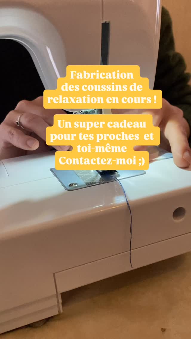 Fait à la main avec soin et amour en Bretagne. Un super cadeau pour tes proches et toi-même.
Ce coussin pour les yeux est conçu pour offrir un poids léger et une couverture pour les yeux et le troisième œil, connus pour réguler le système nerveux et déclencher une réponse de relaxation.
C’est le compagnon idéal pendant vos séances de yoga (position Savasana), de méditation et pour se préparer à un sommeil réparateur ou à tout moment où vous avez besoin d’une pause apaisante.
Contact moi si tu veux un ou deux ;) c’est le cousin pour la vie !
Eva Cmarova (Evi Sola Yoga)
Professeur diplômée de Yoga (Adultes/ Enfants)
www.evisolayoga.com
07.74.88.72.18