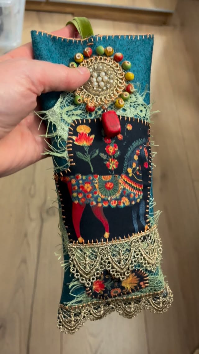 If you would like to make an embroidered hanging decoration, come to the workshop on Sunday 7th December. There will be lots of designs of fabric to choose from, with plenty of trimmings and beads.
Book your place at the website. The studio will be open on both days that weekend as part of the Open Studio Weekend at the mill. There will be workshops in my studio on both days.
#mossley #uppermill #stalybridge #tameside #ashton