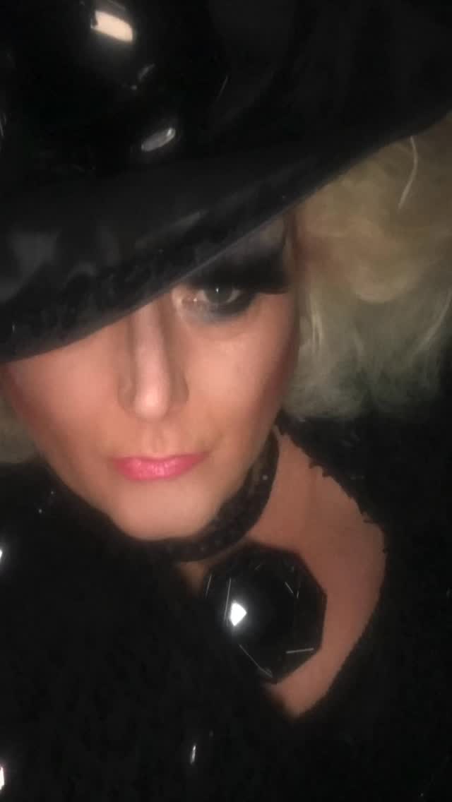 Inventing a new step for the Time Warp. I knew I hated that song!! #theglasshousehitchin #timewarp #halloweendrag