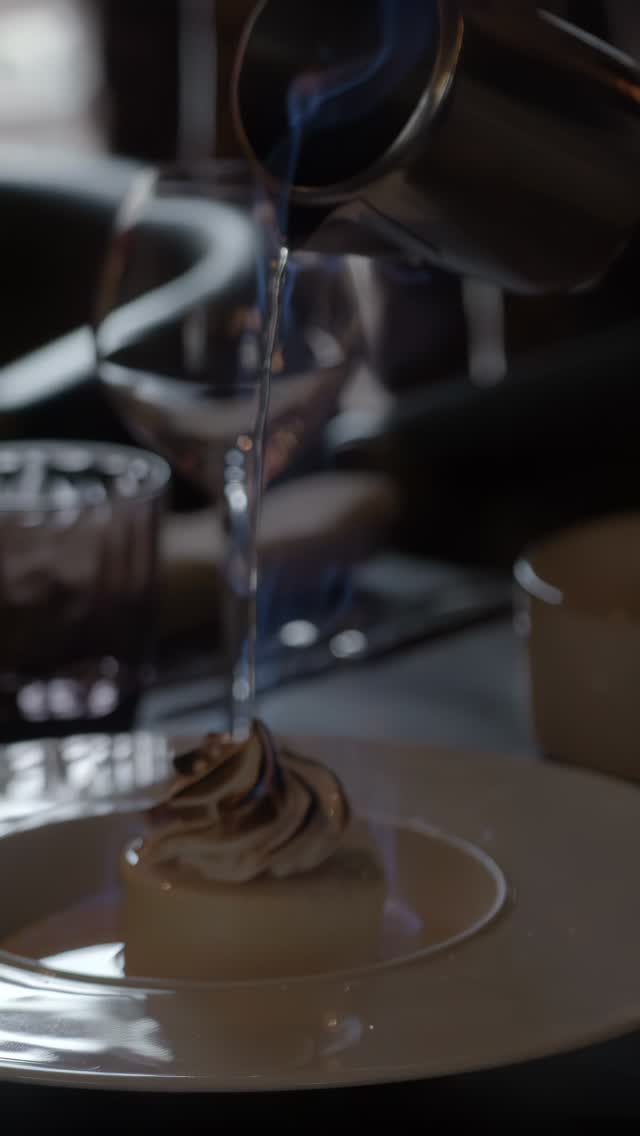 Un dessert qui allume les passions ✨
Flambé à la perfection, servi avec amour 🍮🔥
#DessertSpectacle #faitmaison