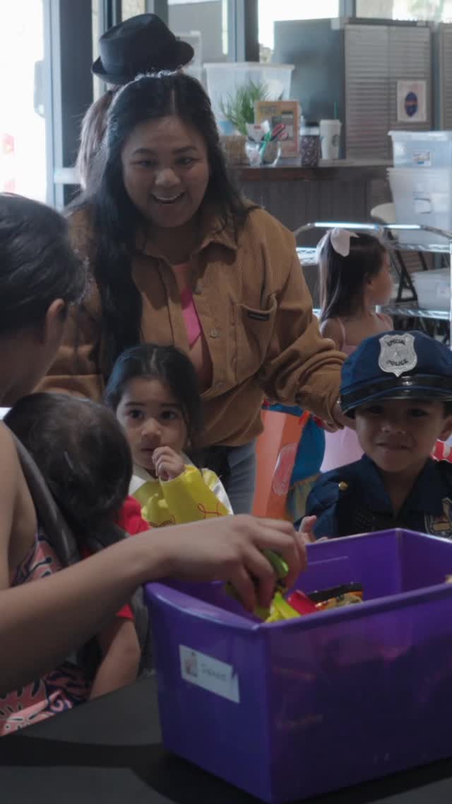 Here are some moments from our Costume Parade we had last week! 🍁 It was such a blast to conclude our Spirit Week with lots of candy and lots of fun! 🙌🏼
