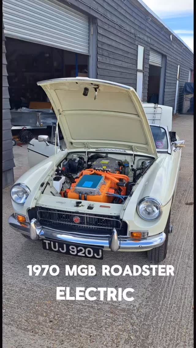 Our new electric 1970 MGB ROADSTER
Complete with 40kWh battery 🔋
Range of up to 160 miles 📈
DC Fast Charge of 30 minutes ⏰
#classiccar #classiccars #electricvehicleconversion #mgb #mgbroadster #car #electricvehicles #electric #ecoclassics