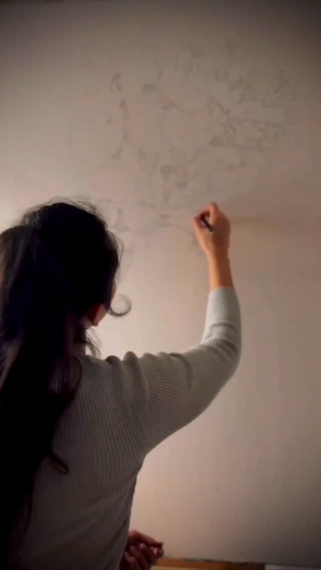 ✨ Creating a new painting from scratch ✨
Today I’m working on the sketch and handcrafting clay flowers for my upcoming art project. I love combining painting and sculpture when it brings the artwork to life 🌸🎨
#artprocess #artistlife #clayflowers #paintinginprogress #mixedmediaart #clay #polymer #fimoclay #fimo #sculpeyclay #sculpey