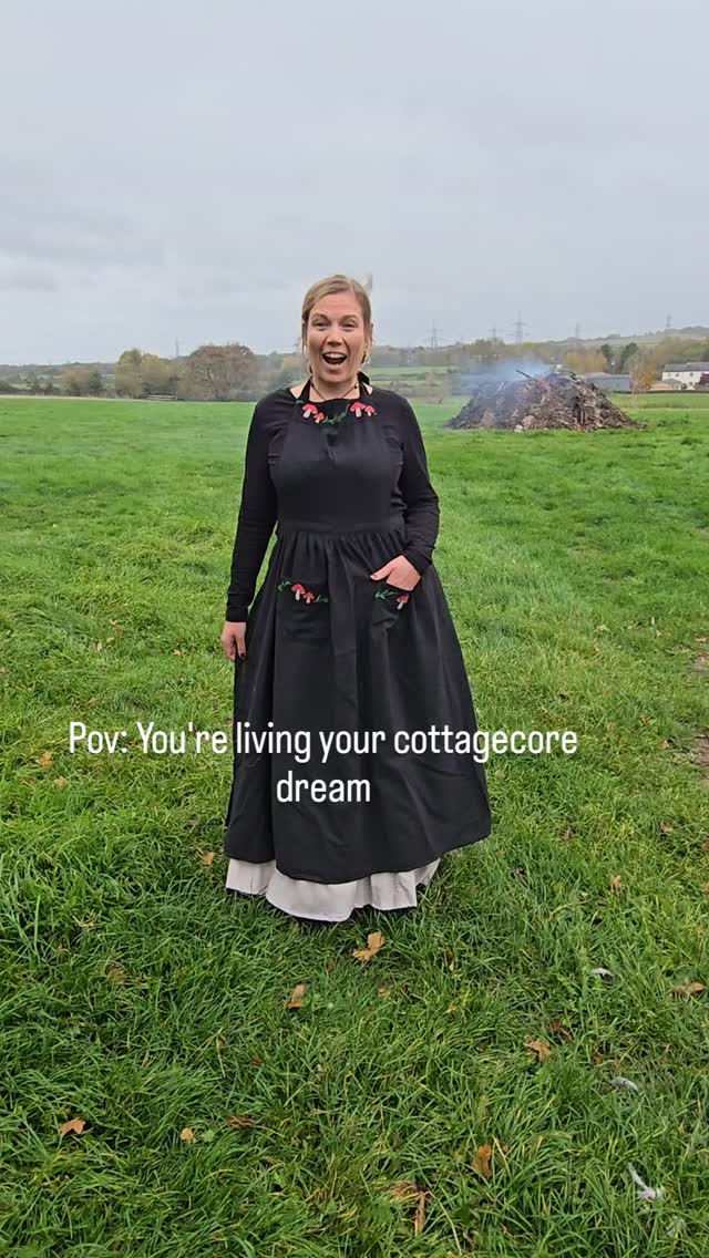 It's the return of a two popular pieces, the braid in all new black & grey plus the cottage core apron.
If that doesn't get you baking cakes and befriending the local wildlife, nothing will 🍄🌙🍃
#sizeinclusivebrand #indiebrand #cottagecore #kitchenwitchaesthetic