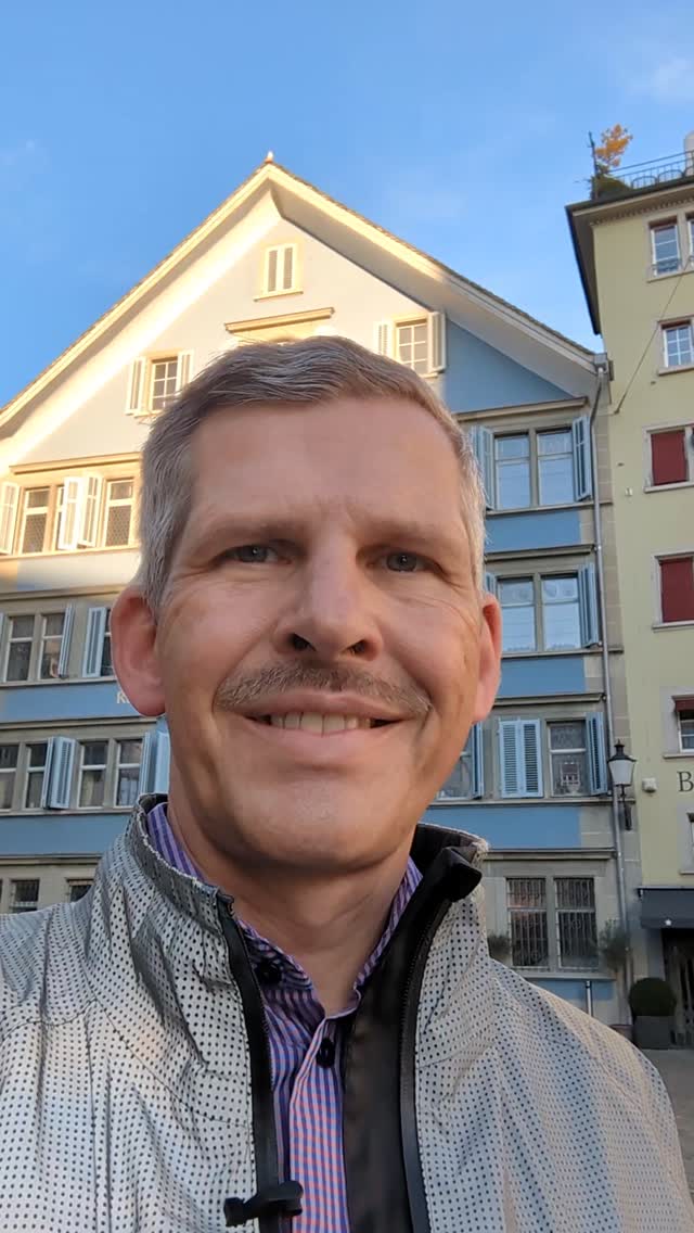 Ein Beispiel von einem Kunden, der alles richtig gemacht hat und extrem froh darüber ist. Richtige Lebensversicherung, einmal einbezahlt, dann geschah es. Seither bezahlen wir ihm eine Rente. Ausserdem übernehmen wir seine Prämie, um das Sparziel für die Altersvorsorge zu erreichen. Ich denke niemand will mit ihm tauschen, trotzdem ist es gut zu wissen, dass die Versicherung hält, was sie verspricht.