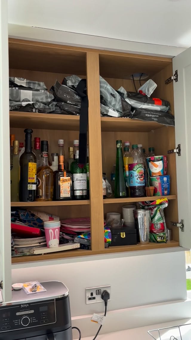 Are you feeling ready for Christmas? Do you want your kitchen to be beautifully organised before the big day? Then get in touch asap as I only have 4 more remaining dates available for 2025!! 🎄
#thesecretorganiser
#professionalorganizer
#professionalorganiser
#professionaldeclutterer
#southcoast
#beforeandafter
#decluttering
#getorganised
#organiser
#hampshire
#surrey
#surreysmallbusiness