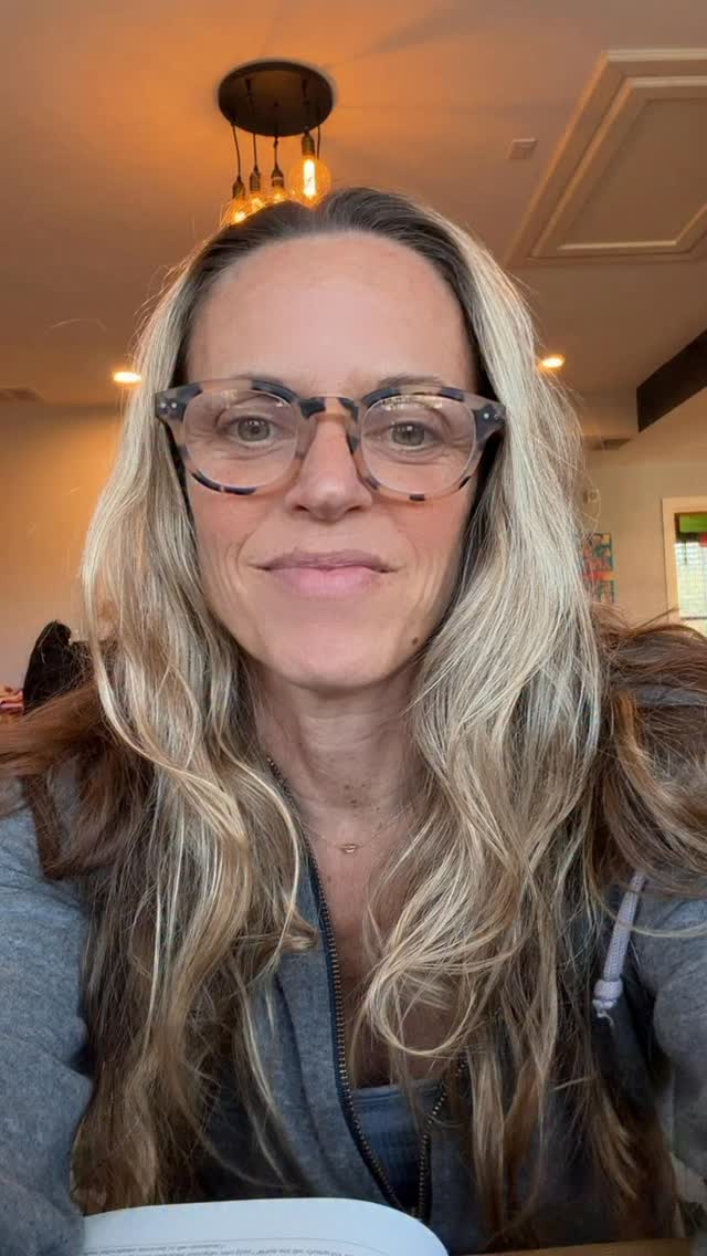 Want to develop a habit that guarantees you more happiness? Start a gratitude practice today and see how you feel 21 days from now. It takes approx 21 days to build a habit and what better habit to build this month than a gratitude practice!
And let me know how it’s going! #buildahappinesshabit
#gratitude #gratitudepractice #findthepositiveeveryday