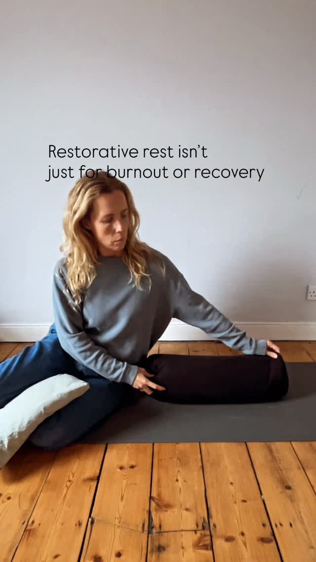 I used to only practice restorative when I was knackered. Like in the wild toddler days when I occasionally just flopped over the bolster (when it wasn’t being used to build a den or obstacle course)
And now I find myself, 10 years later, practicing stillness as a recharge, BEFORE my battery is empty. Integrating micro-doses of stillness (and movement) through the day.
Am I always full of beans? Nope I am a 44 yr old woman living in 2025 🫠 with cycles and seasons of energy.
But I’m loving this evolution in my practice too. And it’s infinitely more than simply resting from wearing many hats, perimenopausal tiredness or life’s many pushes and pulls.
Through restorative yoga and stillness, you can understand:
✨Your feelings come and go like weather, they’re not WHo you are
✨You have capacity to be with yourself, just as you are
✨Your nervous system energy is safe to begin to slow down and find more ease
✨Who you are inside exists before all the roles, labels and lists
✨Your rhythms of energy, and what you need to feel supported through your seasons
✨Rest does NOT need to be earned
✨ Discover moments or moods of a more relaxed way of being through your days
It’s coming home to yourself. The one inside that exists within the silence and noise, before the doing. Your being. Look after her with care and kindness too. ❤️
#yogateacher #rest #slowdown #restorativeyoga #regulate #selfcare #bristolyoga #evolve #mumyoga