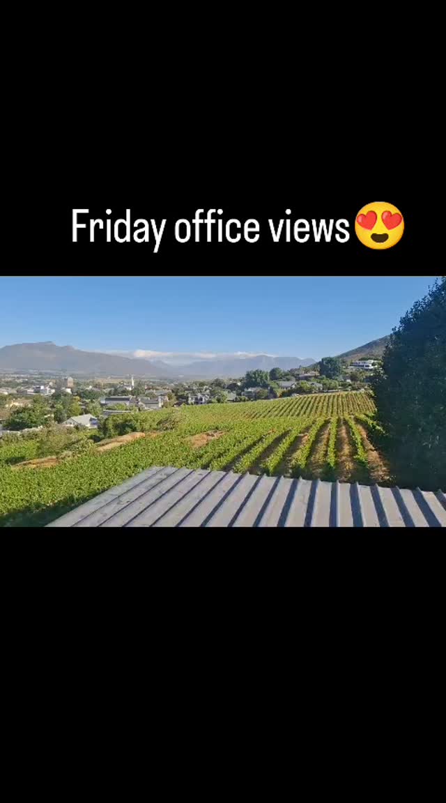 Hoe gelukkig is ons? Dis ons "kantoor " uitsig vir die volgende rukkie. Wie is dalk so bietjie jaloers?#roofandpaintsolutions #paintingcontractor #officeview