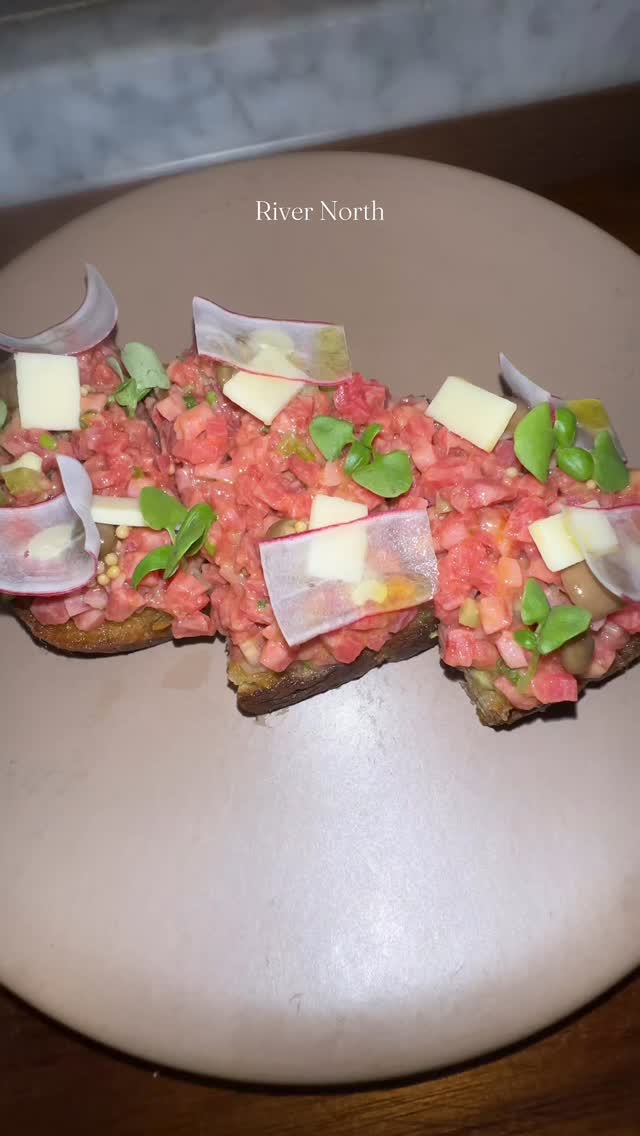 From Wagyu Steak Tartare to Truffled Ricotta Tortellini, The Franklin Room is serving some of the most flavorful dishes in the city. 🍽️✨Don’t skip the tartare—it’s unforgettable.
#chicago #chicagofoodie #chicagofood #restaurant #chicagorestaurants #chicagodinner #chicagoeats