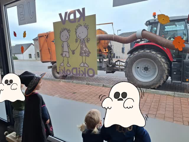 Als dit stopt voor ons raam dan gaan we allemaal kijken #tractor #cool