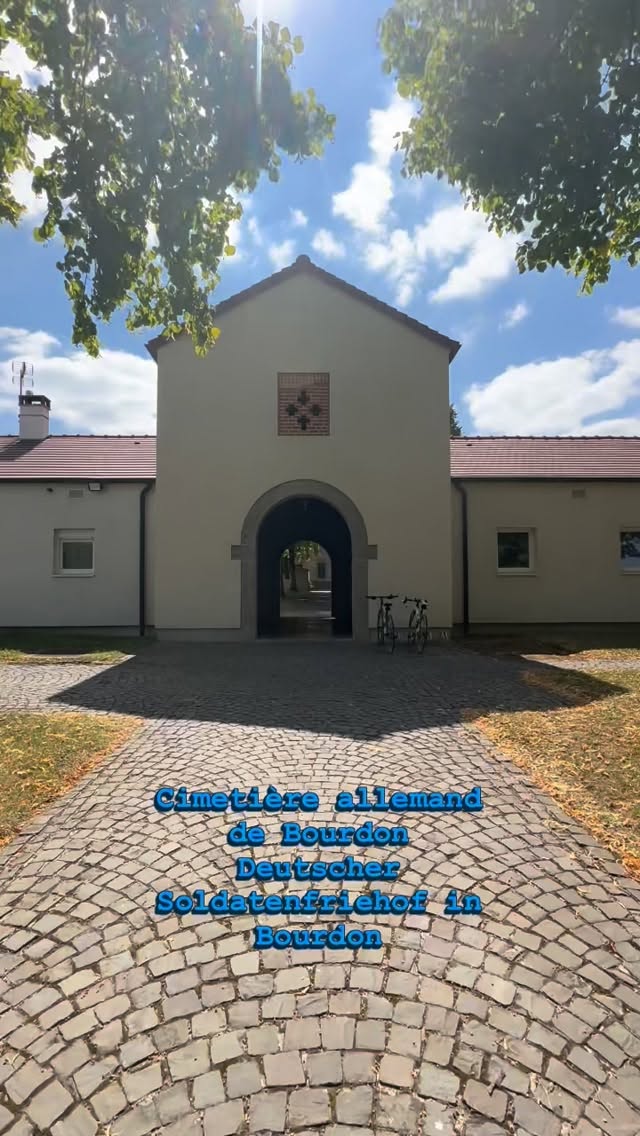 Pour en savoir davantage sur le cimetière allemand de Bourdon : www.lasomme.blog um mehr übe den außergewöhnlichen Soldatenfriedhof von Bourdon zu erfahren #picardie #somme #lasommeblog #lasommemonamour #bourdon #secondeguerremondiale #ww2