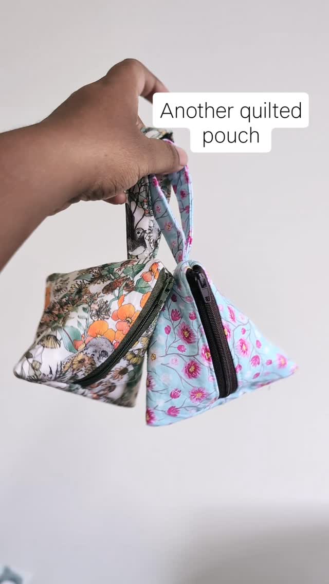 It's the little things. I came across the pattern for these small triangle pouches about a year+ ago. But it was almost impossible to create something that felt just right. But this past week, I spent some more time creating, seam ripping and trying again. And this is the result!
These adorable pouches are heading to the market with me. 🥰
Pattern: based on a video tutorial by Lorrie Nunemaker
Made by me with fabrics from my stash!
Like what you see but don't love the fabrics? Send me a DM for a custom one made with fabrics of your choice.
.
.
.
#cecesquiltsandthings #quiltingmama #quiltedpouch #quiltedonmyjanome #samosapouch #samosaquiltedpouch #makeithandmadethischristmas