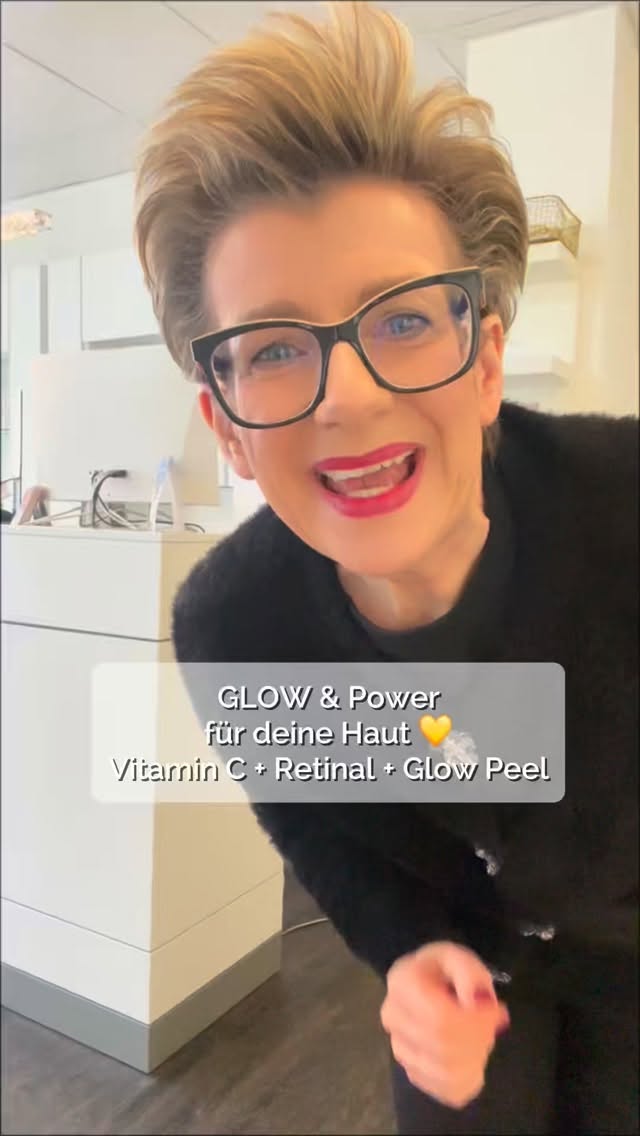 Gestern ging’s um Hydration & Regeneration,
heute um Glow & Power 💛
Das ist mein Power Bundle No. 2:
☀️Morgens: Vitamin C 20% - Antioxidantien-Power für Strahlkraft, schutz & Kollagen-Support.
✨2-3x pro Woche: Daily Glow Peel - sanfte Erneuerung für ein feineres, gleichmäßiges Hautbild.
🌙Abends: Retinal Serum - Zellerneuerung & sichtbar mehr Haut-Power.
💬Das ist eine mögliche Routine - jede Haut arbeitet anders.
Wenn du wissen willst, wie dein persönlicher Power-Mix aussieht, schreib mir gern.
___
#care4you #powerbundle #vitaminc #retinal #glowpeel #zellerneuerung #cleanscience #glowandpower #skinscience