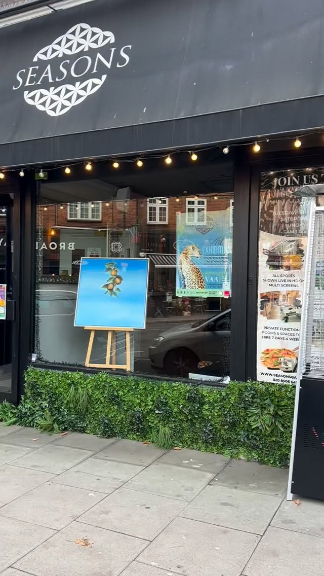 Such a busy few days collecting artwork & setting up @seasons_bar for my show with @visualartistsassociation Global Art Trail…
Giving a little tour of our fabulous family wine bar - Seasons Bar, Woodford Green..
Last night was the preview and drinks and it was so lovely to see commissioners, collectors, interior designers that I have had the pleasure of working with.
I’ll be running the show for two more evenings 6-9pm. DM for more information
#thevisualartsassociation #vaa @thehydegallery @saatchiart #woodfordgreen #artist #essex #seasonsbarwoodford #exhibition #globalarttrail