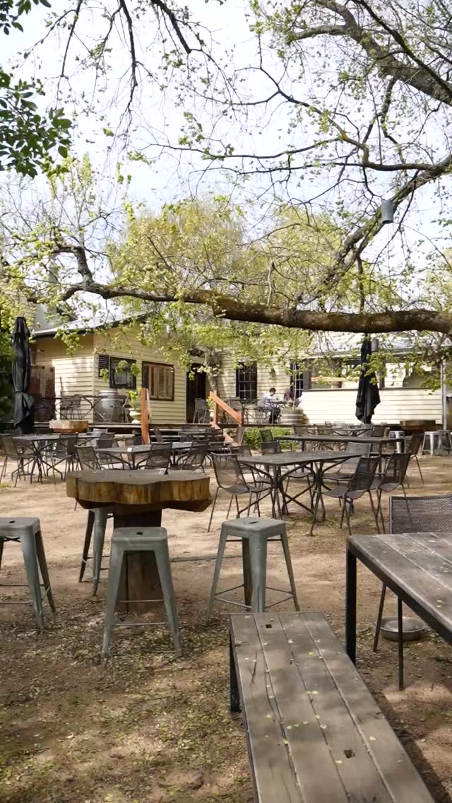 Our heritage garden is teeming with new blooms and beautiful flora. Take yourself for a stroll next time you visit.
.
.
.
.
#trentham #hepburnshire #daylesfordmacedonlife #macedonranges #cosmotrentham #thecosmopolitanhotel #onehourout #onehouroutofmelbourne #melbournefoodie #daylesfordmacedonlife #macedonrangeswine #countryvictoria #regionalvictoria #visitmacedonranges #visitvictoria