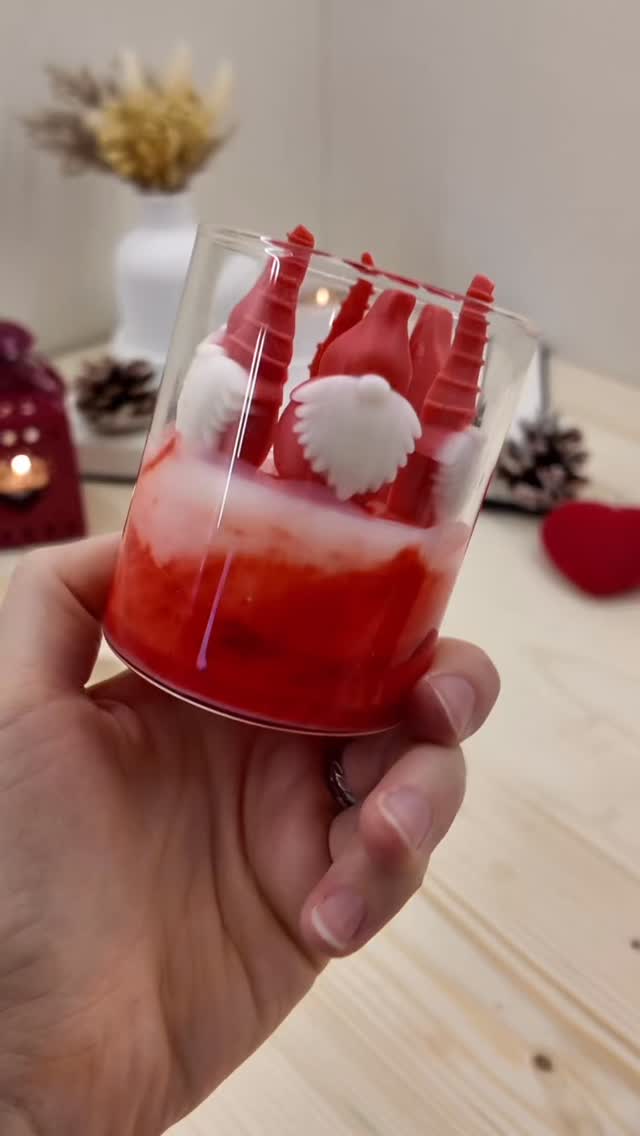 Santa’s Wish 🎅🏻
#candle #santa #christmas #candlelovers #candlemaker #homedecor #candleart #homemade #madewithlove