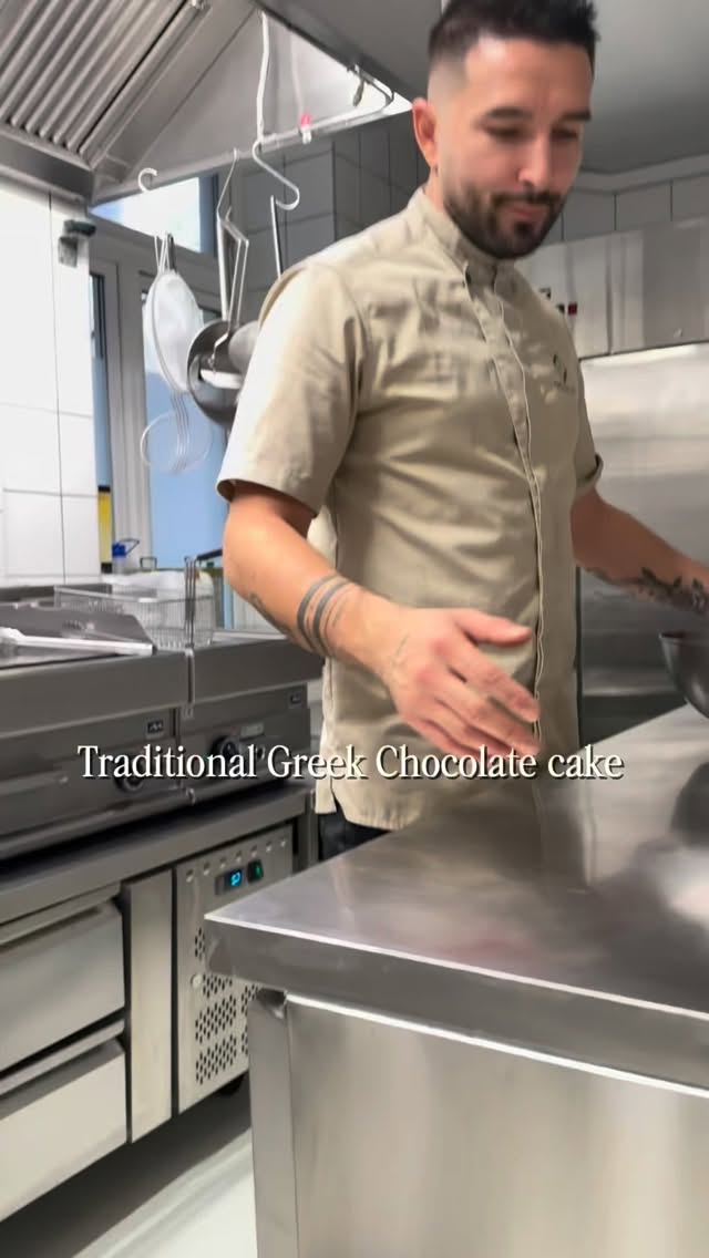 A taste of Greece for all chocolate lovers ✨
Our traditional Greek chocolate cake — soaked in syrup and served with vanilla ice cream — is now on the menu.
Indulge yourself at Vine&Olives 🇬🇷
#VineAndOlives #GreekDessert #OsloRestaurant #Sokolatopita #ChocolateDream