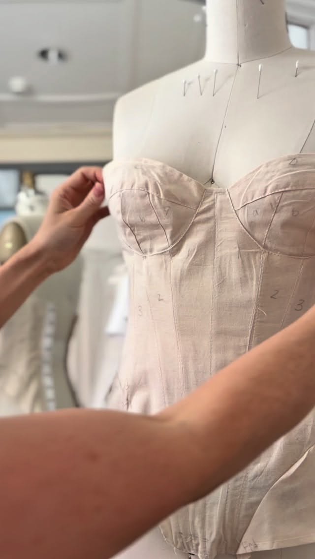A corset taking shape as Christmas settles into the studio.
#sallyvictoriacouture #couturedetails #bridalcouture #quietluxury #madeinperth #holidayatelier
