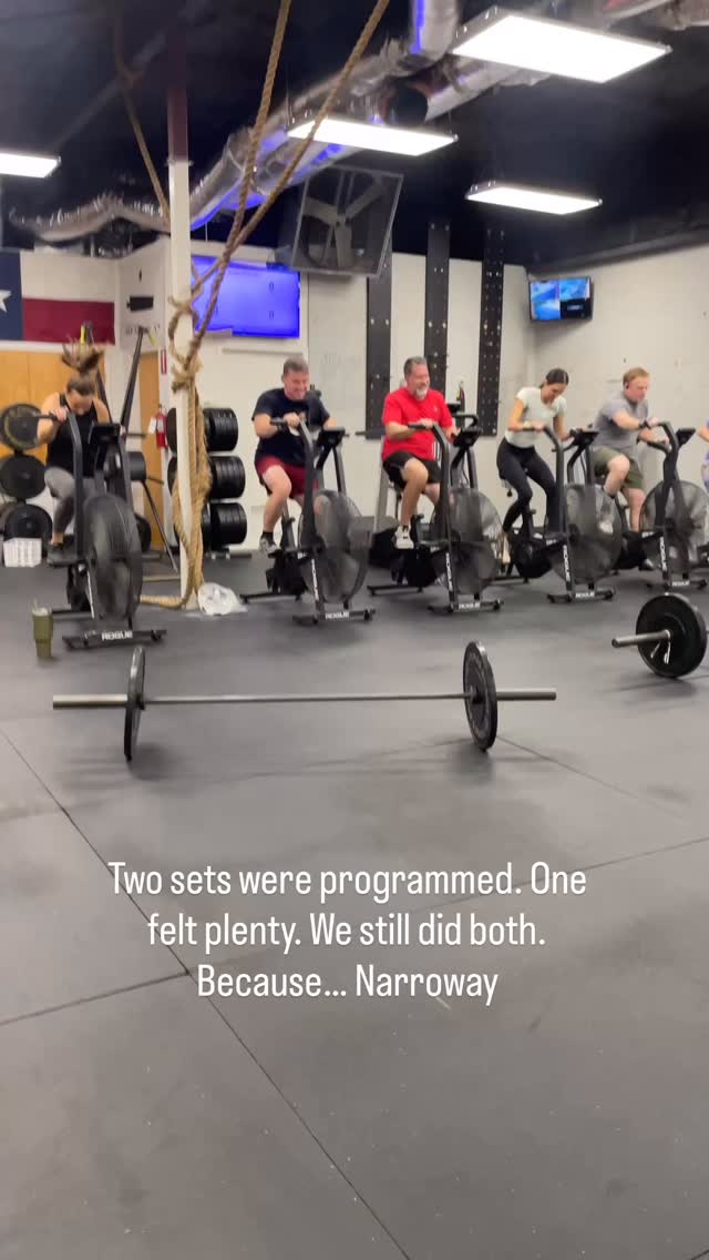 Two sets were programmed. We thought one was enough⊠but nope, we did both anyway. #SavageModeActivated
#StrongerThanOurExcuses#CrossFitNarroway