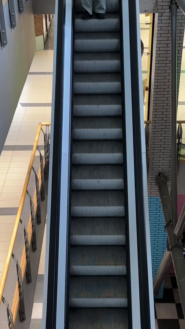 Змінюй образи так швидко, як вони миготять на ескалаторі.
Ти теж можеш так — разом із ZEON ✨
Новий стиль, нове відчуття себе — просто за мить.
📌 У НАЯВНОСТІ
📍М. КИЇВ ВУЛ. АНТОНОВИЧА 125В
⏰ 11:00-19:00
https://www.zeon-shop.net