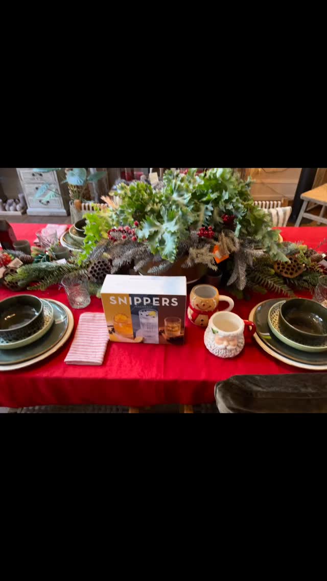 Warning: veel kerstkriebels gesignaleerd bij Ladîmée 🎄💚
De winkel is gevuld met warme lichtjes, zachte kleuren en sfeervolle details…
Alles om jouw huis in een winter wonderland te veranderen ✨
Kom gezellig langs en voel de magie van kerst!
#Ladîmée #KerstBijLadîmée #Kerstdecoratie #KerstStyling #Interieurinspiratie #GezelligThuis #WinterSfeer #Feestdagen #HomeDecor #ShopLocal #Kerst2025