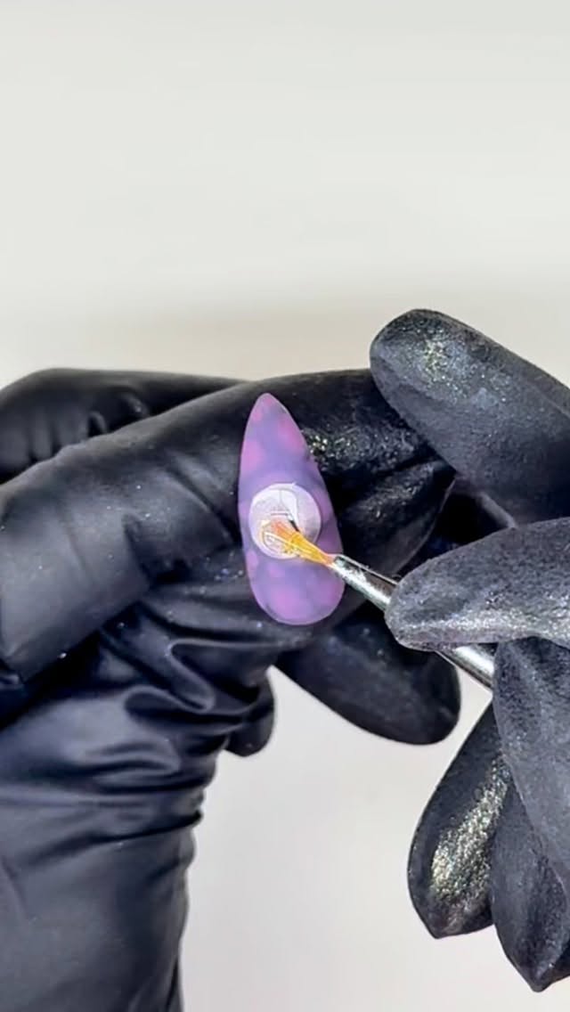 a quick tutorial before Halloween 🔮
#halloweennails #halloween #witchy #goth #nailinspo #crystalball