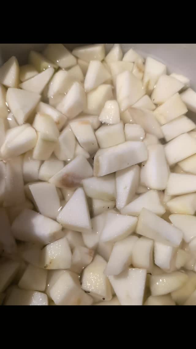 From a friend's apples, to an apple crumble going to a brand new family this morning 😍
.
.
.
#birthrights #informedconsent #doulasupport #empoweredbirth #birthadvocacy #birthwithconfidence #birthmatters #birthingperson #birthdoula #maternitycare #bodilyautonomy #edinburghdoula #fifedoula #westlothiandoula #scotlanddoula #scottishbirth #birthsupportscotland #edinburghbirth #fifebirth #westlothianbirth #pregnancyscotland #birthchoices #birthpartner #gentlebirth #birthspace #birthpreferences