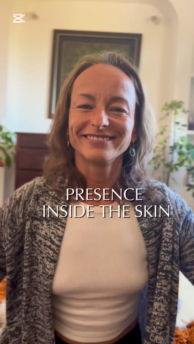 BodyBeautyBliss ~ presence inside the skin
Practice: simoly CHOOSE to keep bringing (over and over again) a dose of your awareness inside your skin anchoring yourself there.
It’s more important to do it often than to do it for long. Intentionally create a new pattern of hanging out with your body ~ more frequently.
Don’t pause. Try to accommodate redirecting your awareness among daily routine.
Each time you feel the wind or each time you look at your phone or whatever you know you do often. You can link your practice there.
Make it as simple as noticing the breath. Imagine your breath is your guide in those inner landscapes ~ it shows you where the body is open or contracted, where you feel glimpses of pleasure or pinches of pain, when the heart is pounding with fear or excitement.
Noticing your body reactions gives you direct access to what is REALLY happening in YOU.
Im curious:
~ what is your main pattern of hanging out with your awareness and what happens when you choose to bring it inside the skin?
~do you feel at home in your body, or like you’re living outside of it? (Let me know how it feels like?)
~during your day a scale of 1-10, how connected do you feel to your body? (1 = completely disconnected/numb, 10 = fully embodied/alive)
Let me feel you in the comment 🫶
Check: www.agniway.com for 1:1 online Tantric Embodiment sessions with me and private retreat possibility at Agni Way Temple in Lagos, Portugal.
In devotion to Beauty ~ Agni Chandra 💚