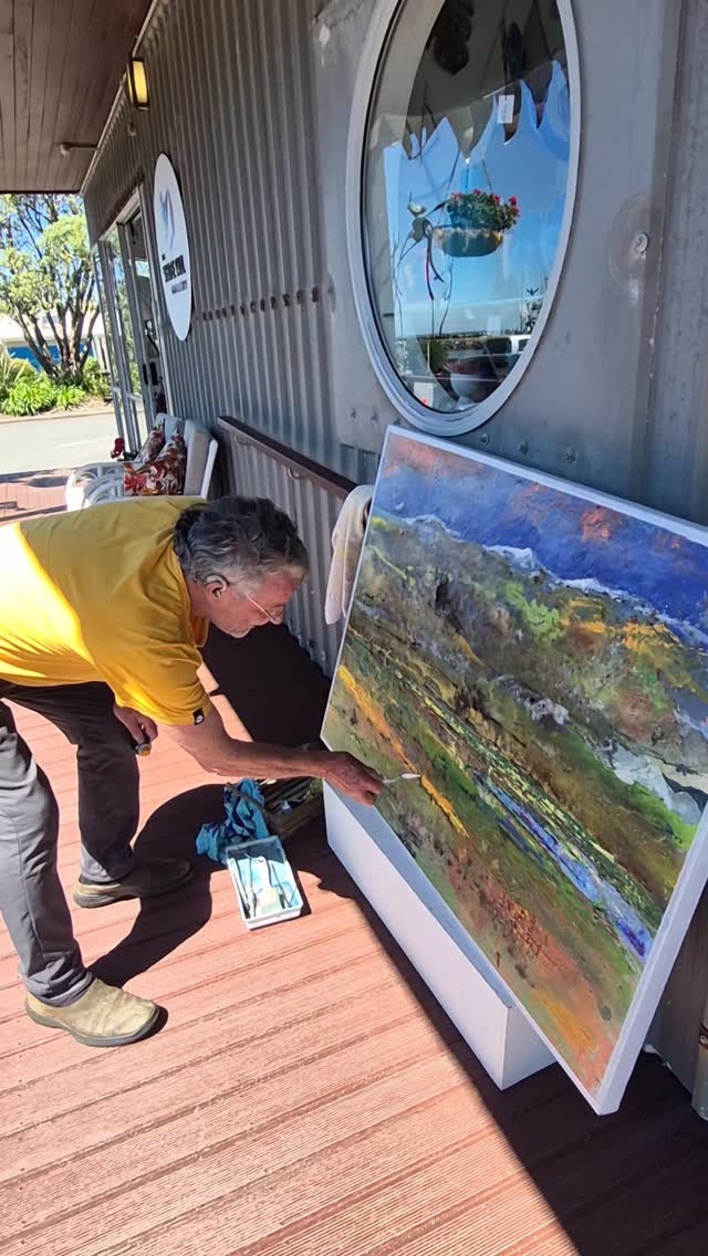 Two very different styles, two very talented artists.
The beauty of the @taranakiartstrail is having the opportunity to see the creator behind the creation, and get a glimpse at how that creative energy is brought to life.
Last day of the 2025 Taranaki Arts Trail tomorrow 9.30am to 4.30pm
Spend the whole day visiting artists or as a part of your @taranaki_garden_festival @sustainablebackyardsnz
@taranakifringegardenfestival experience
#taranakiartstrail #artist #art #taranaki #painting #taranakilikenoother #supportlocalartists